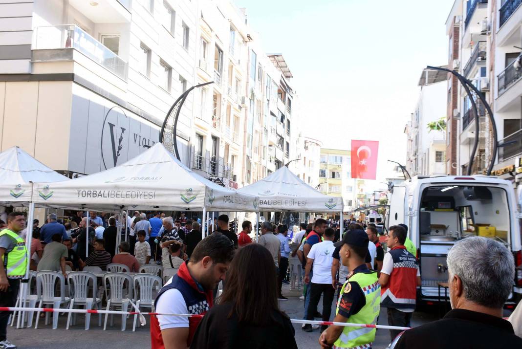 İzmir'deki patlamanın ardından hasar tespit çalışmaları başlatıldı 17